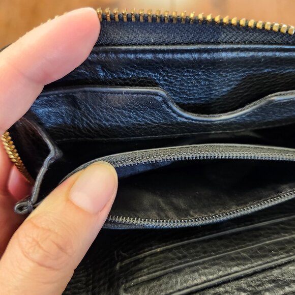 Tory Burch black leather wristlet - Picture 7 of 9